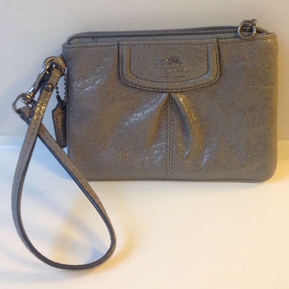 Authentic coach silver wristlet - Picture 1 of 3