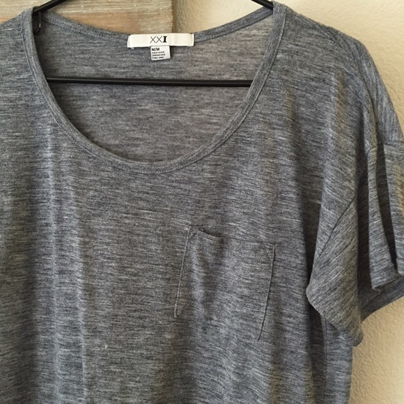 Gray basic tee with pocket - Picture 2 of 3