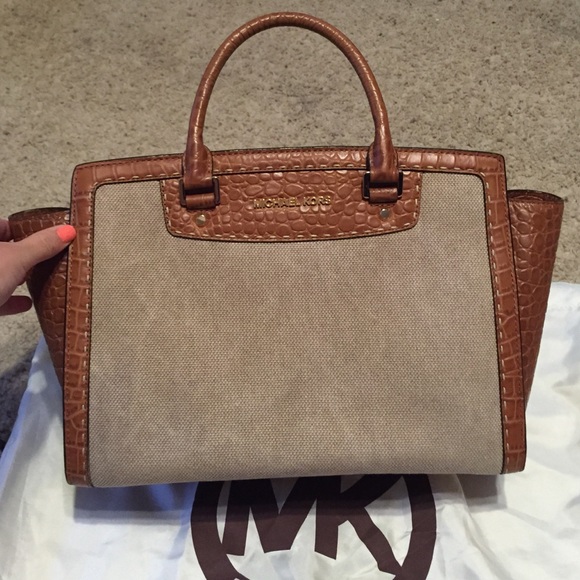 Michael Kors Handbags - Michael Kors tan and brown purse
