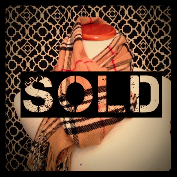 Italy Design Accessories - Plaid Scarf!