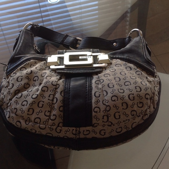 3 Guess purses all for $50 - Picture 4 of 4