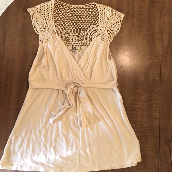 Extra large white maternity blouse.