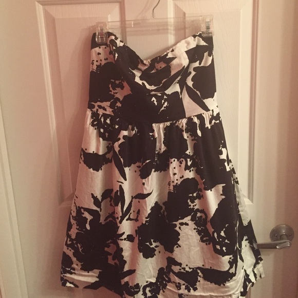 Strapless black and white limited dress - Picture 1 of 2