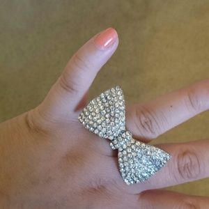 Bow diamond ring