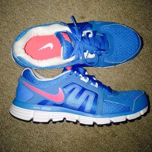 Nike Dual Fusion Tennis shoes. Worn once.