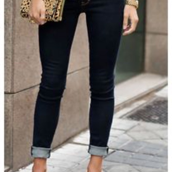 Dark washed Artist Fit Crop Jean