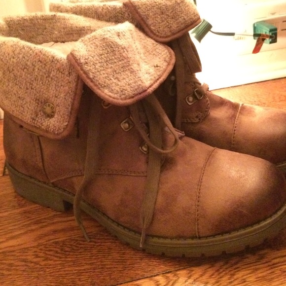 Brown faux fur boots