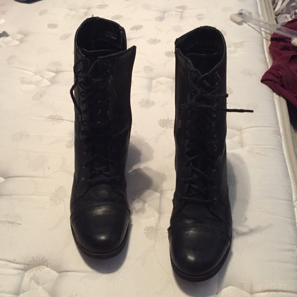 Combat boots