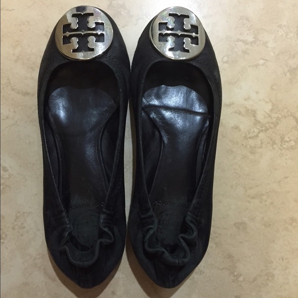 Tory Burch flats silver logo.  Great condition.