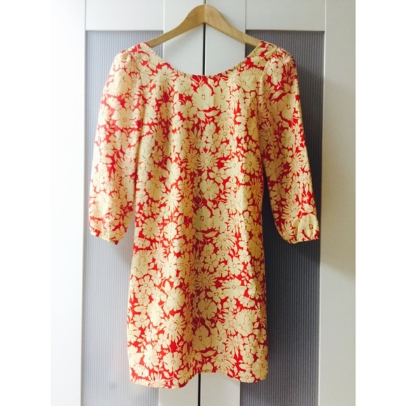 Boutique Dresses & Skirts - Floral Full Zip Back Shift Dress