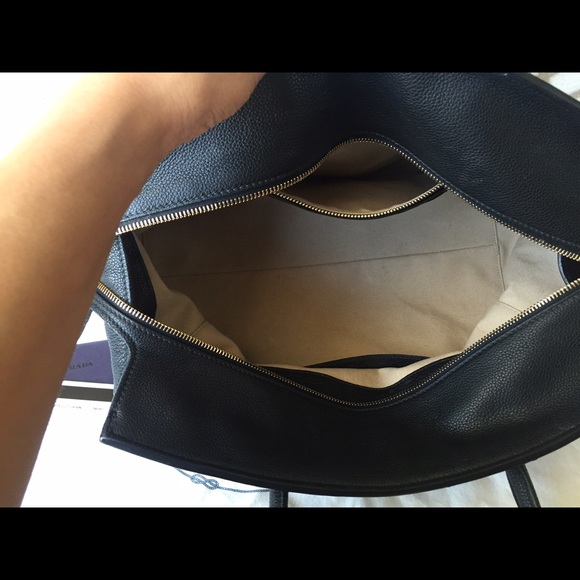 Authentic PRADA BN2767 - Picture 4 of 4