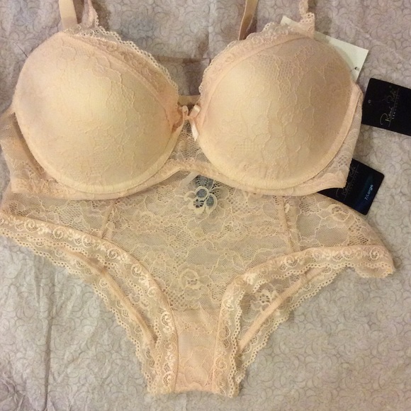 Renee Rofe  Accessories - Lace Bra & Panty Set