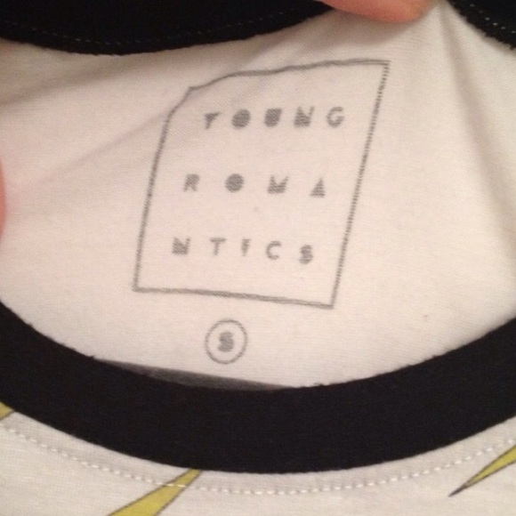 ⚡️*TRADED* LIGHTING CROP TOP⚡️ - Picture 4 of 4