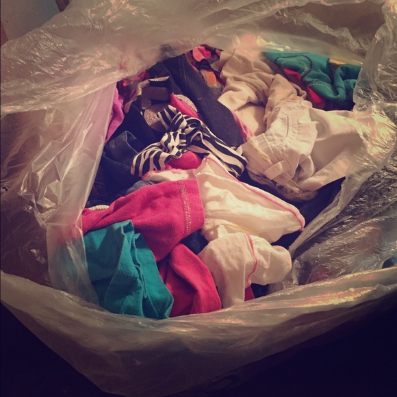 Gallon trash bag of size 6 little girls clothes