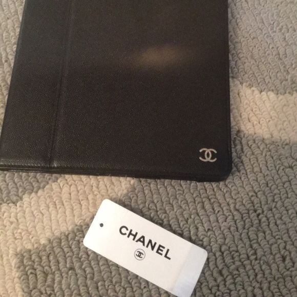 Just sharing my new Chanel iPad case 😍 - Picture 1 of 1