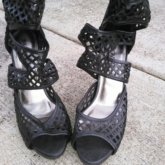 ***Black Strapped Sexy Heels***