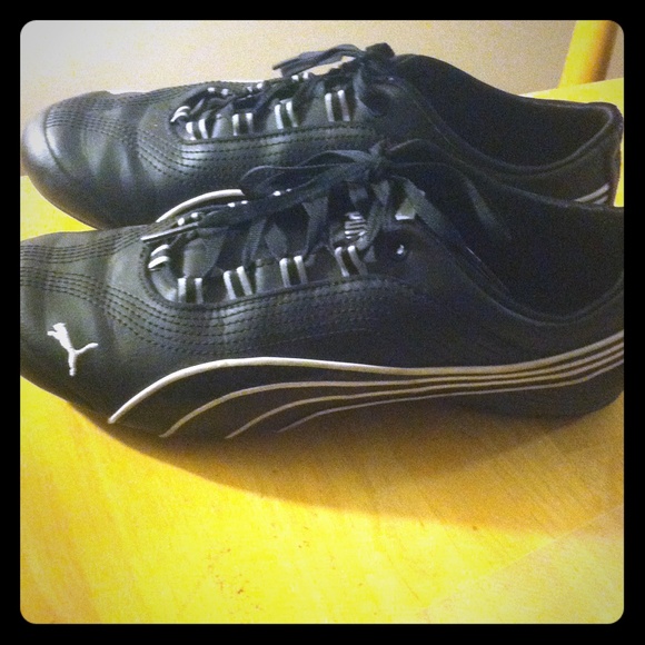 Black almost new puma sneakers