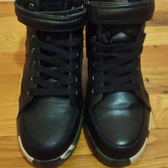Leather Black Shoe Sneaker with a platform Heel