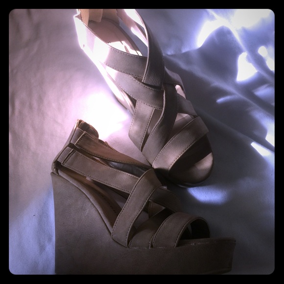 Chinese Laundry Wedges