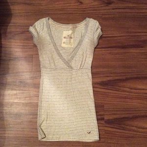 Hollister v neck tee