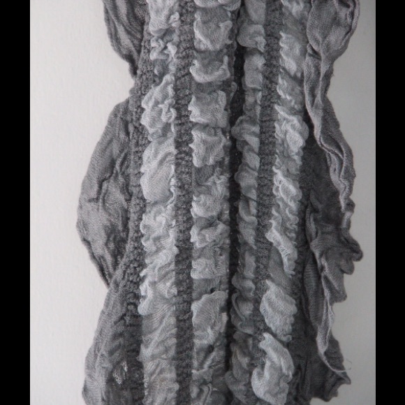 Grey rouched/ruffle scarf - Picture 2 of 3