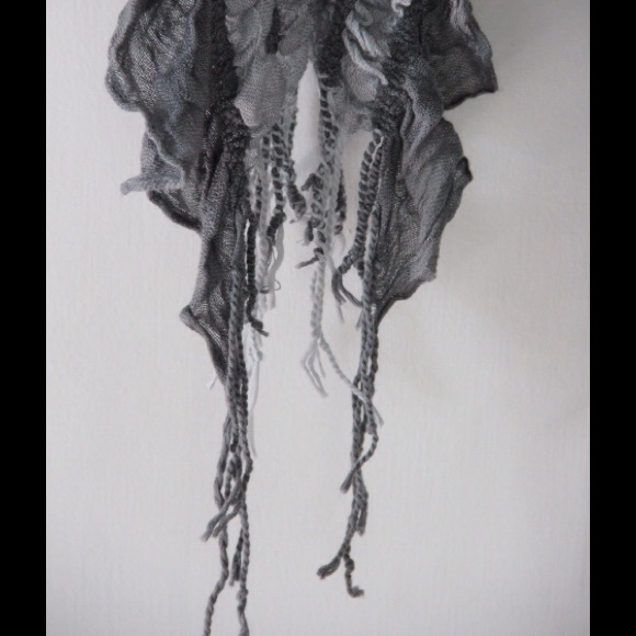Grey rouched/ruffle scarf - Picture 3 of 3