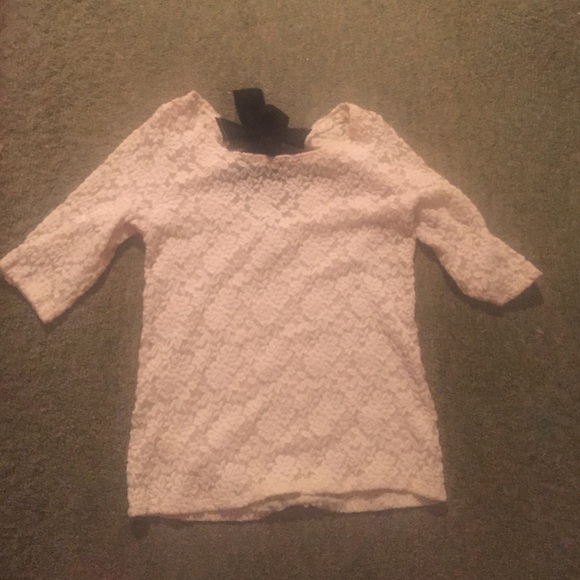 Lace shirt bow in back
