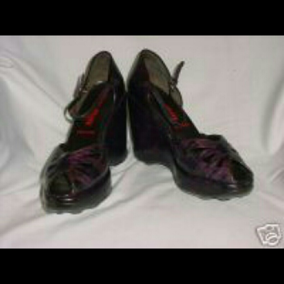 Heels - Picture 2 of 2