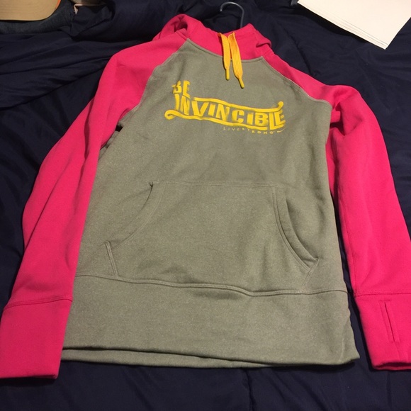 Nike Livestrong Hoodie size: Medium