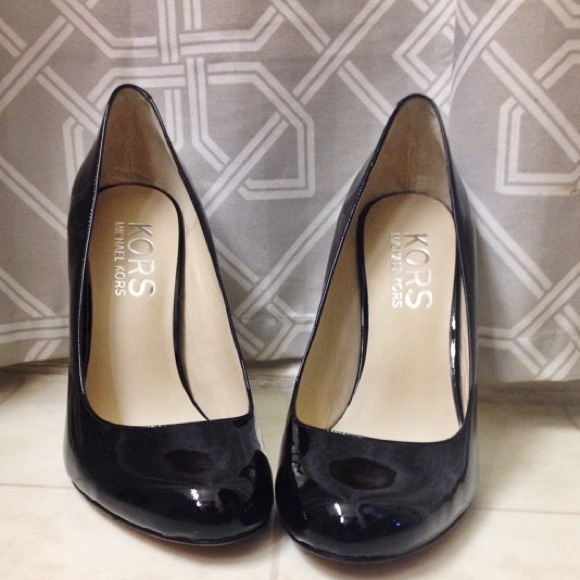 Michael Kors Black Pumps