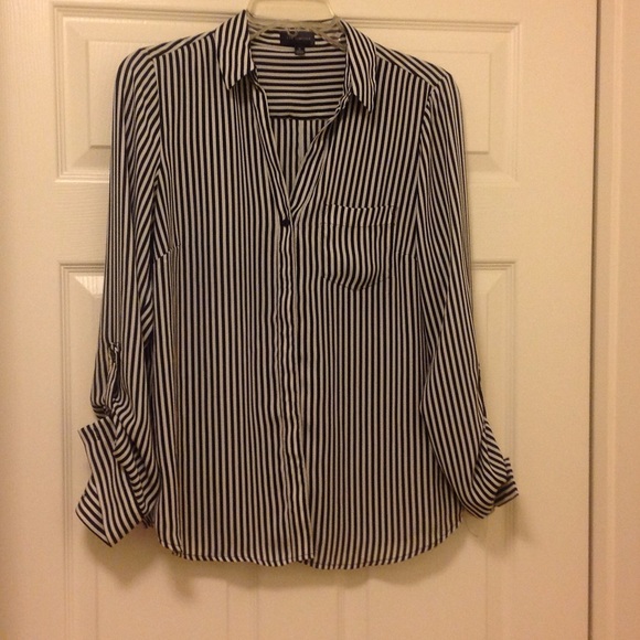 🎀 Striped button down shirt -SOLD