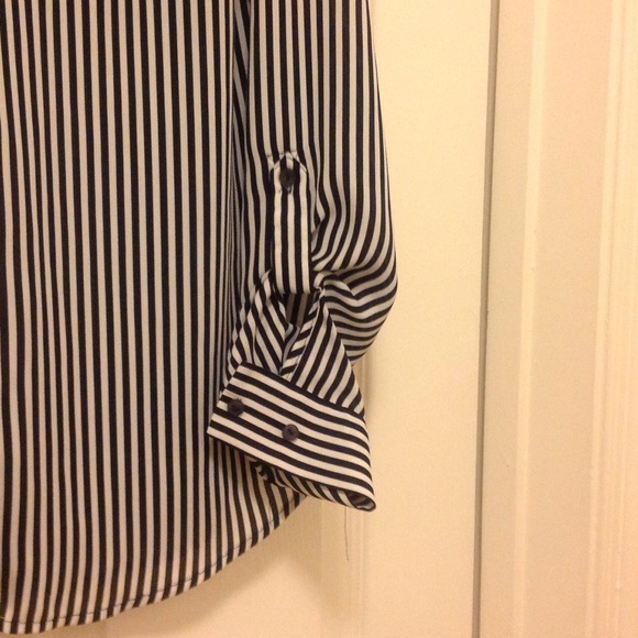 🎀 Striped button down shirt -SOLD - Picture 2 of 3