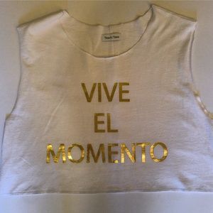 vive el momento cropped tee