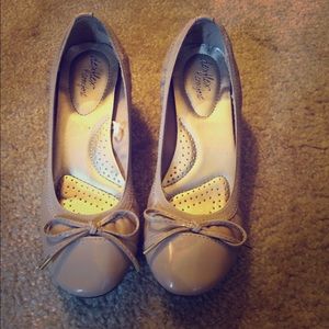 Nude low heel shoes!