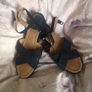 Black Criss Cross Platform Sandals