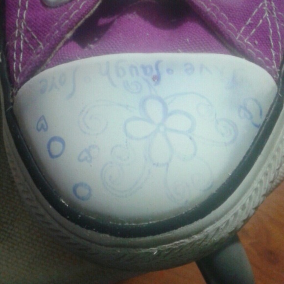 Purple converse - Picture 2 of 4