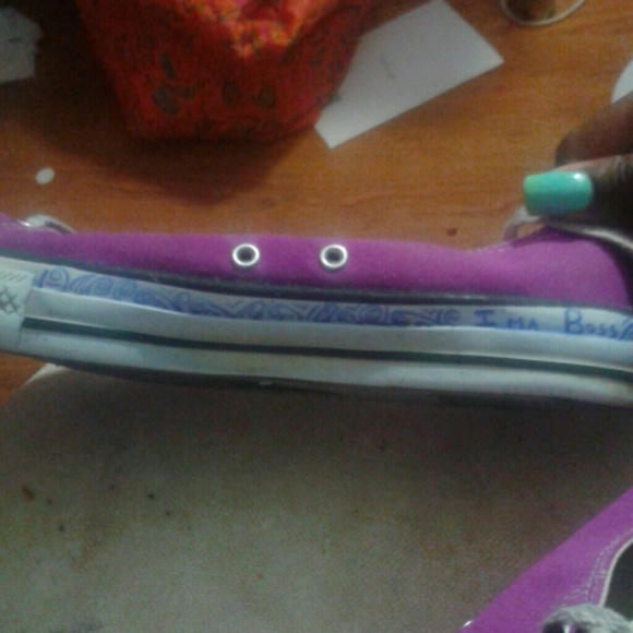 Purple converse - Picture 4 of 4