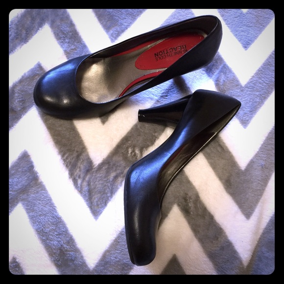 Black kitten heels
