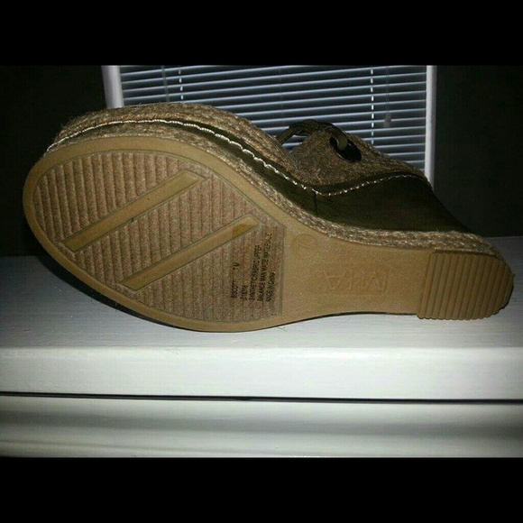 MIA wedges 7M NEW Olive( green ) - Picture 2 of 3