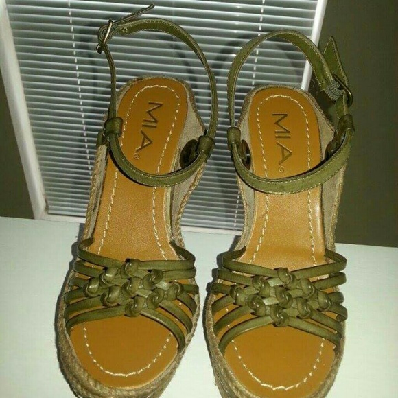 MIA wedges 7M NEW Olive( green ) - Picture 3 of 3