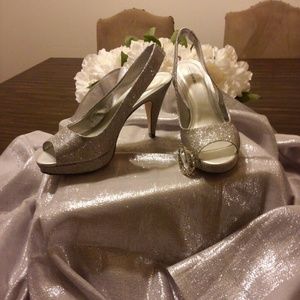 Bundle includes shoes, scarf and earrings.