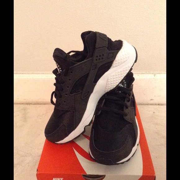 NIKE HUARACHES (Super Comfy, Worn Once)