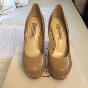 Steve Madden Bevv Blush Patent Leather Pumps