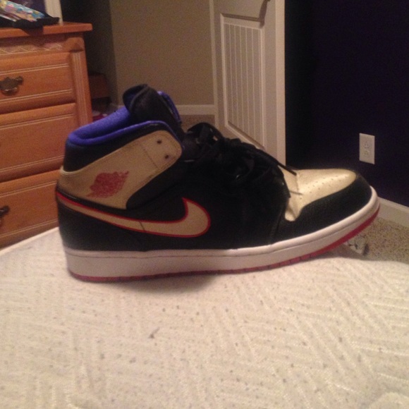 Jordan 1's - Picture 1 of 4