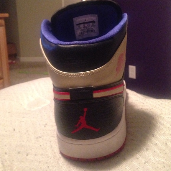 Jordan 1's - Picture 4 of 4