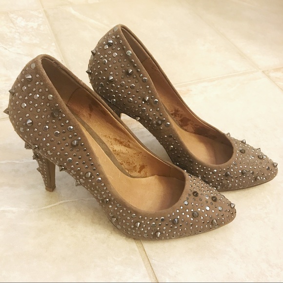 Aldo Perusia Spiked Pumps in Natural - Picture 5 of 8