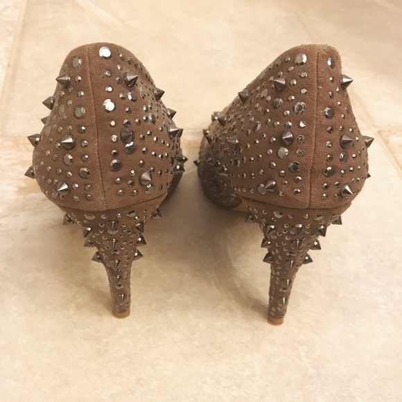 Aldo Perusia Spiked Pumps in Natural - Picture 4 of 8