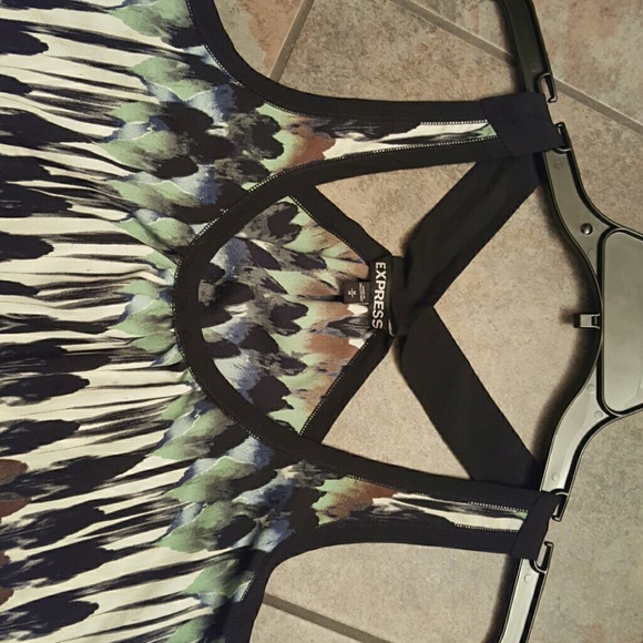 Express Tank Top - Picture 3 of 4