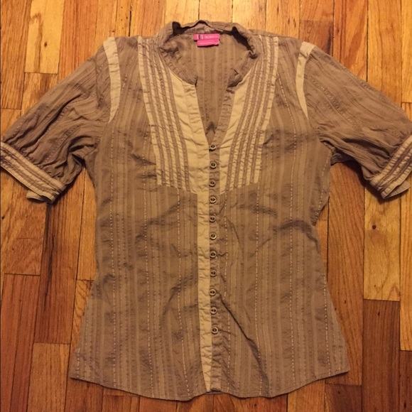 Tan texturized Bcbg button up blouse
