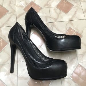 Pour la Victoire heels